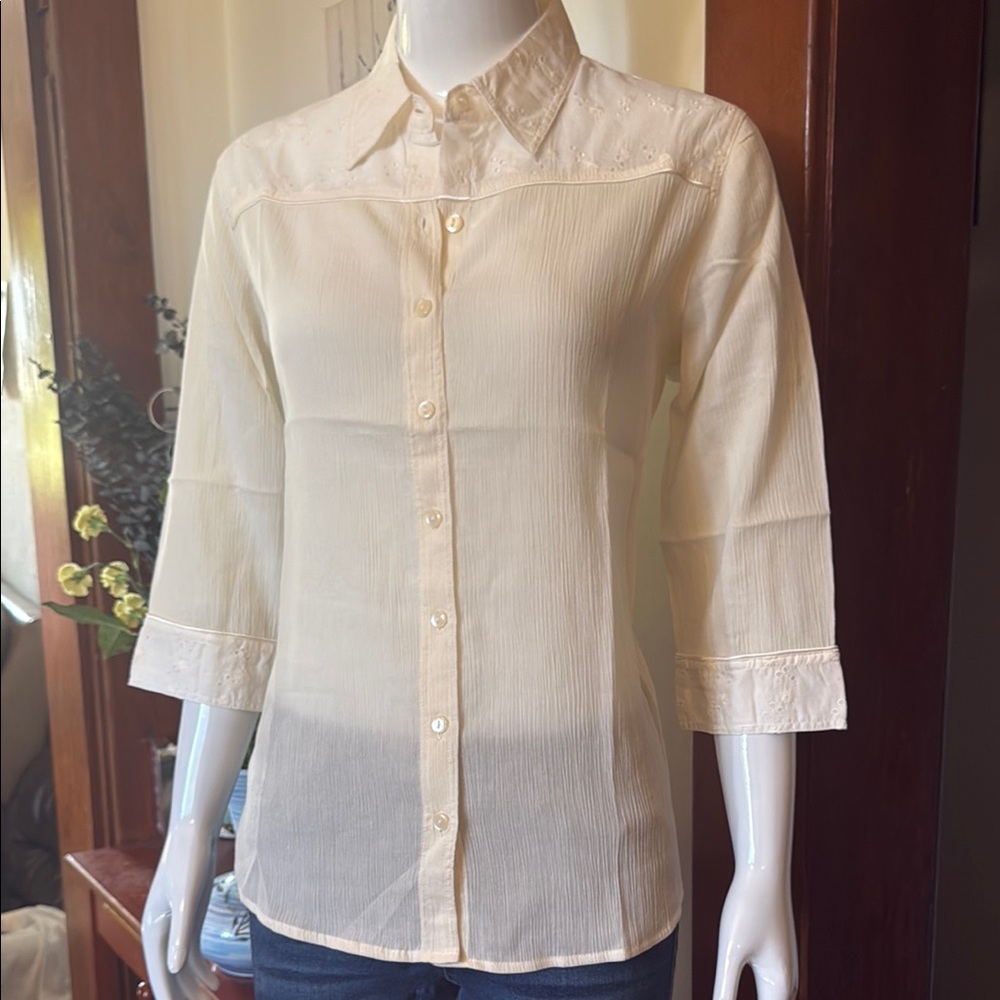 NWT northern reflections size small Cream Button-Up Blouse